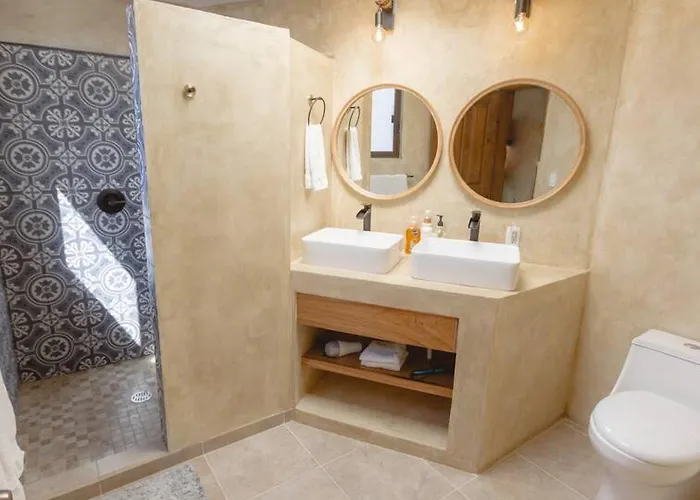 3 Bed 4 Bath Ocean View With Heated Pool. Holiday home *