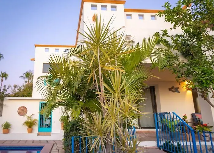 Holiday home 3 Bed 4 Bath Ocean View With Heated Pool. *
