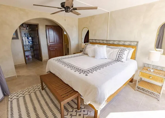 Holiday home 3 Bed 4 Bath Ocean View With Heated Pool. *