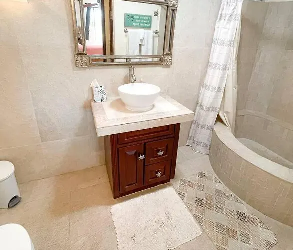 Holiday home 3 Bed 4 Bath Ocean View With Heated Pool. *